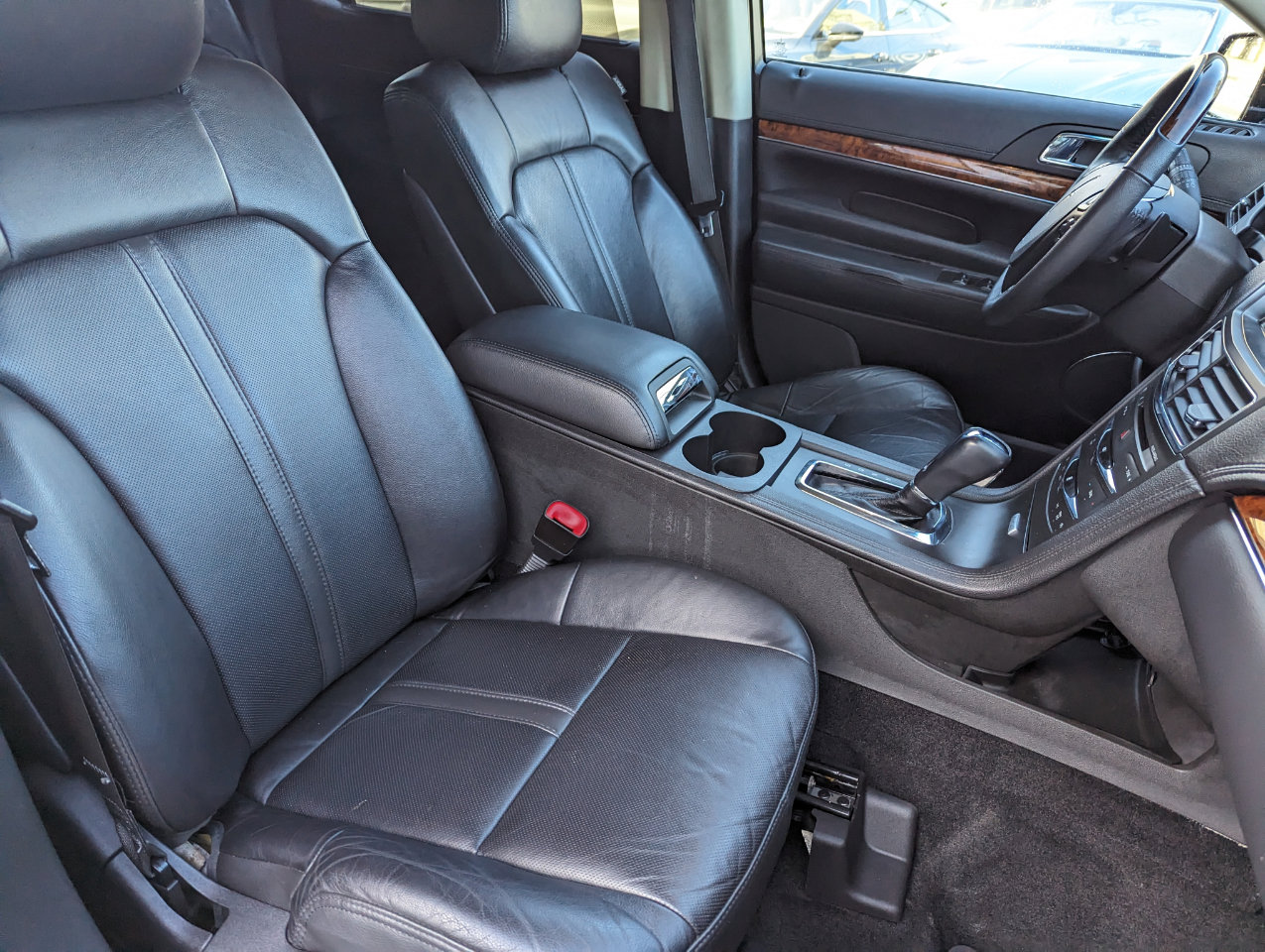 Used 2019 Lincoln MKT AWD image 30