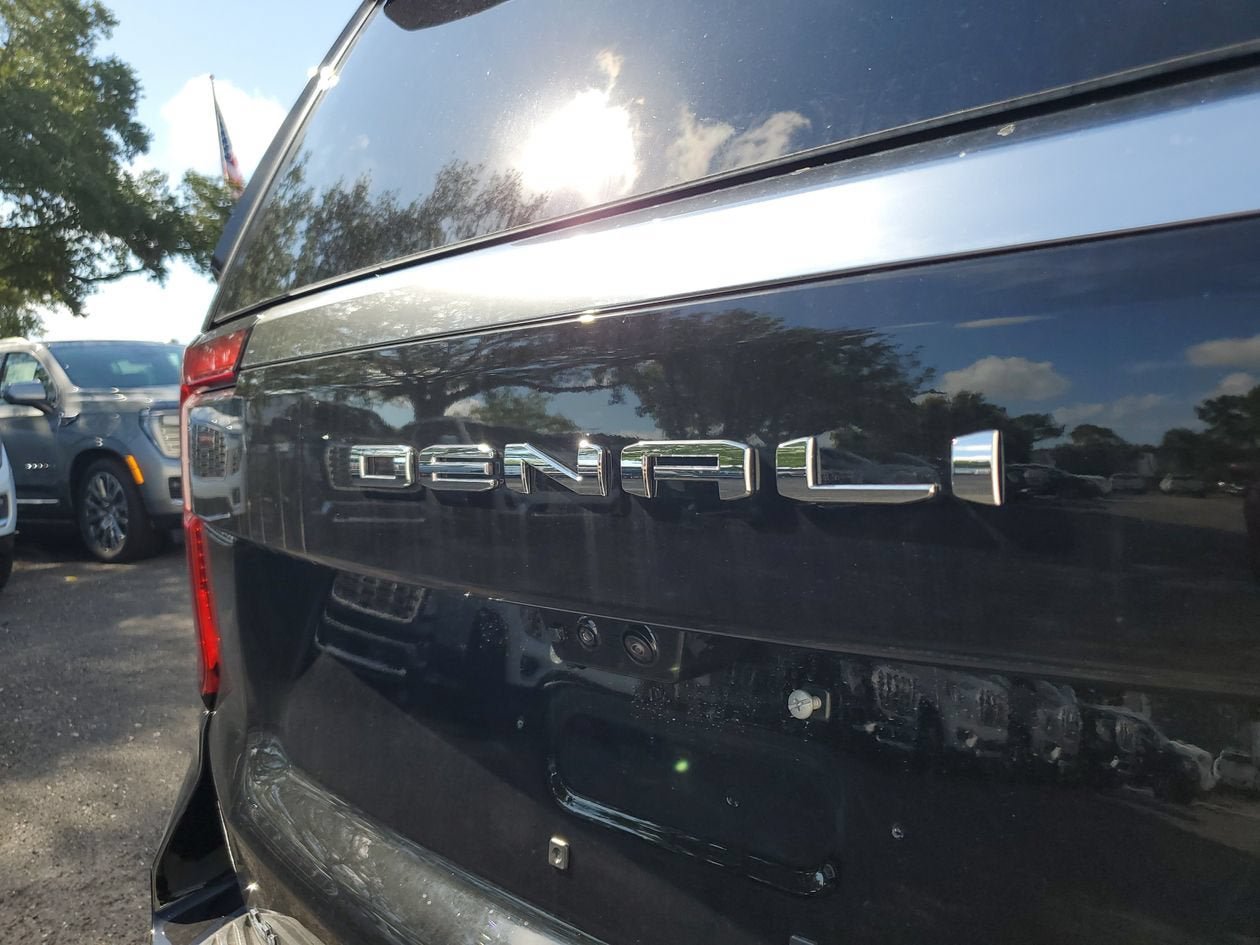 New 2026 GMC Yukon XL Denali w/ Denali Reserve Package AWD/4WD image 9
