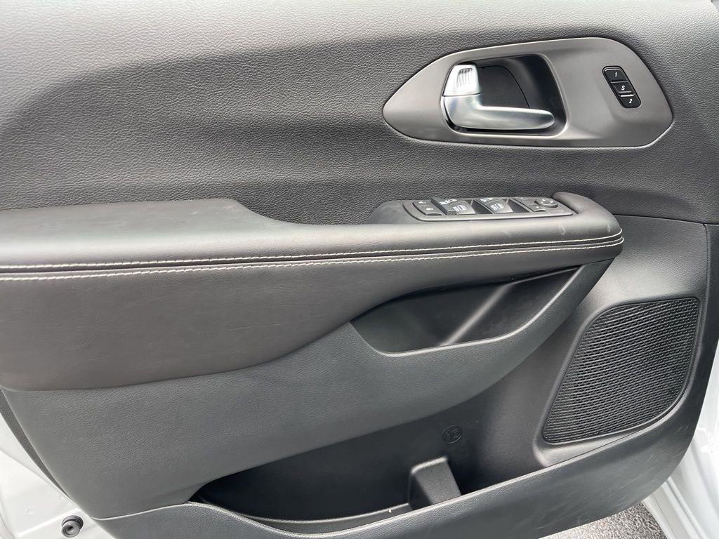 New 2026 Chrysler Pacifica Select image 22