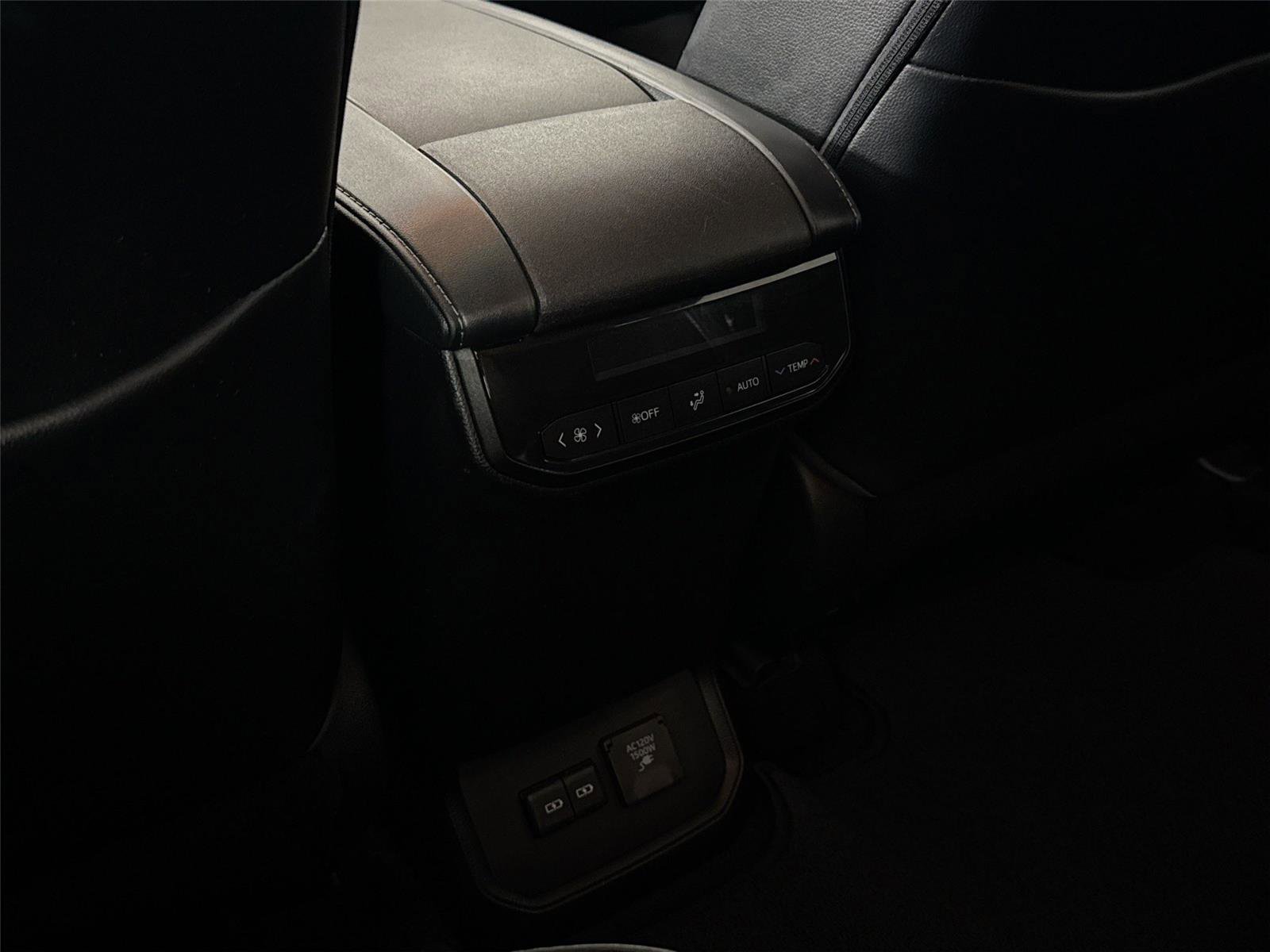 Used 2023 Toyota Highlander Limited AWD/4WD image 34