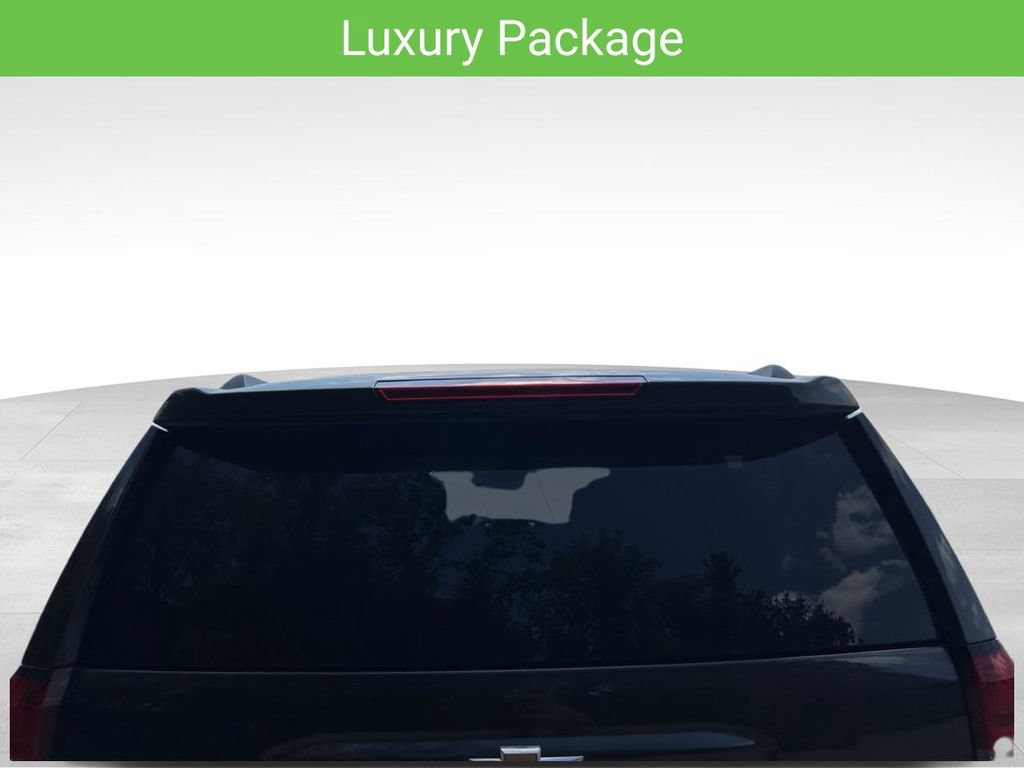 Used 2017 Chevrolet Suburban LT w/ LT Signature Package AWD/4WD image 7