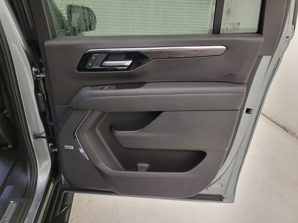 New 2026 Chevrolet Suburban LT w/ Comfort Package image 44