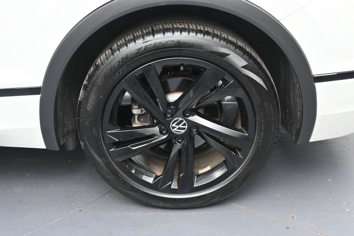 Certified 2024 Volkswagen Tiguan SE R-Line AWD/4WD image 11