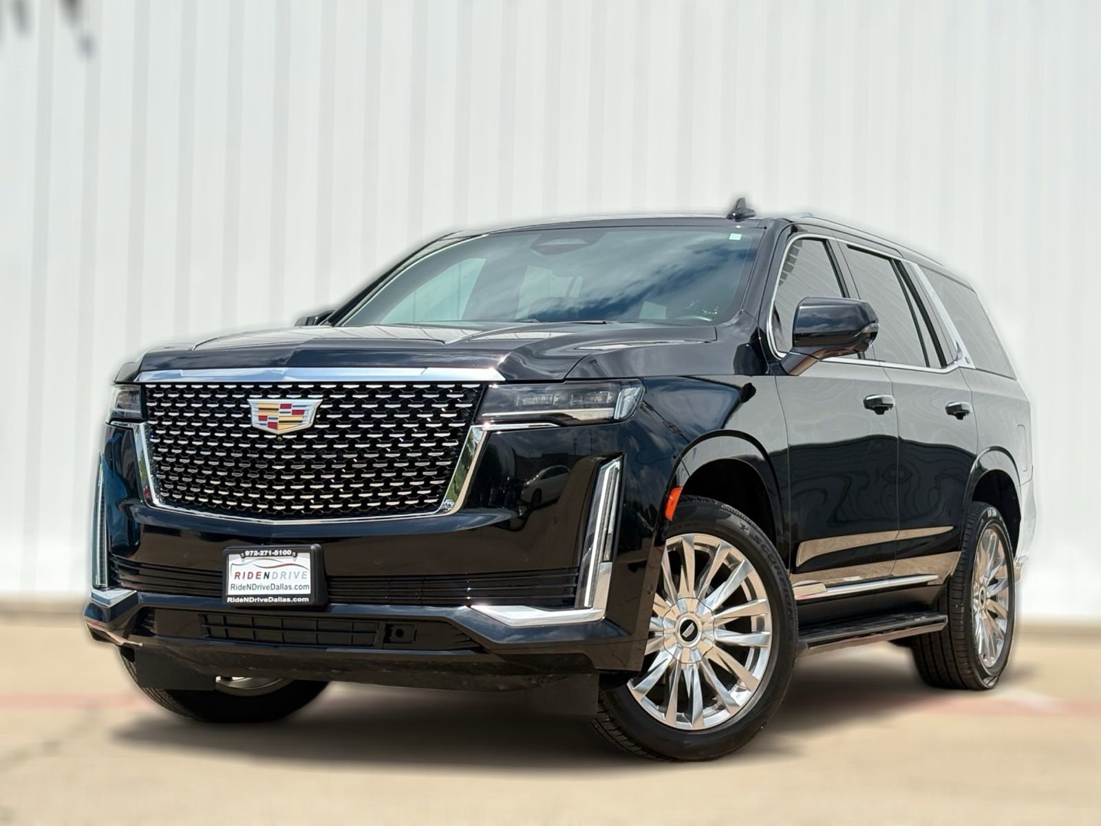 Used 2022 Cadillac Escalade Premium Luxury image 2