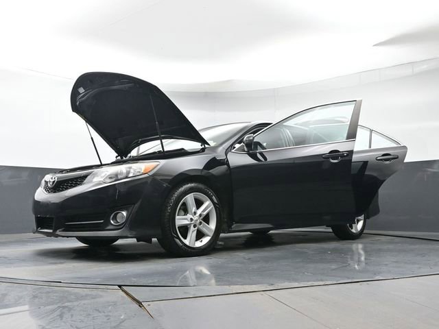 Used 2012 Toyota Camry SE FWD image 38