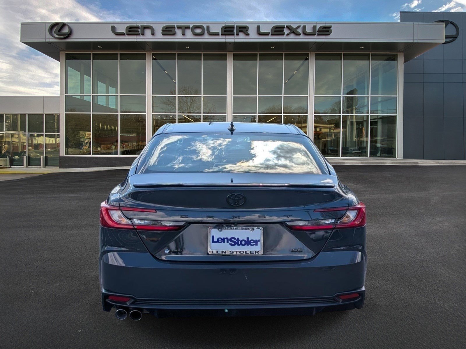 Used 2025 Toyota Camry SE image 4