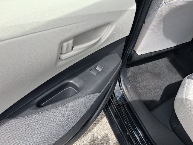 Used 2025 Toyota Corolla LE FWD image 10