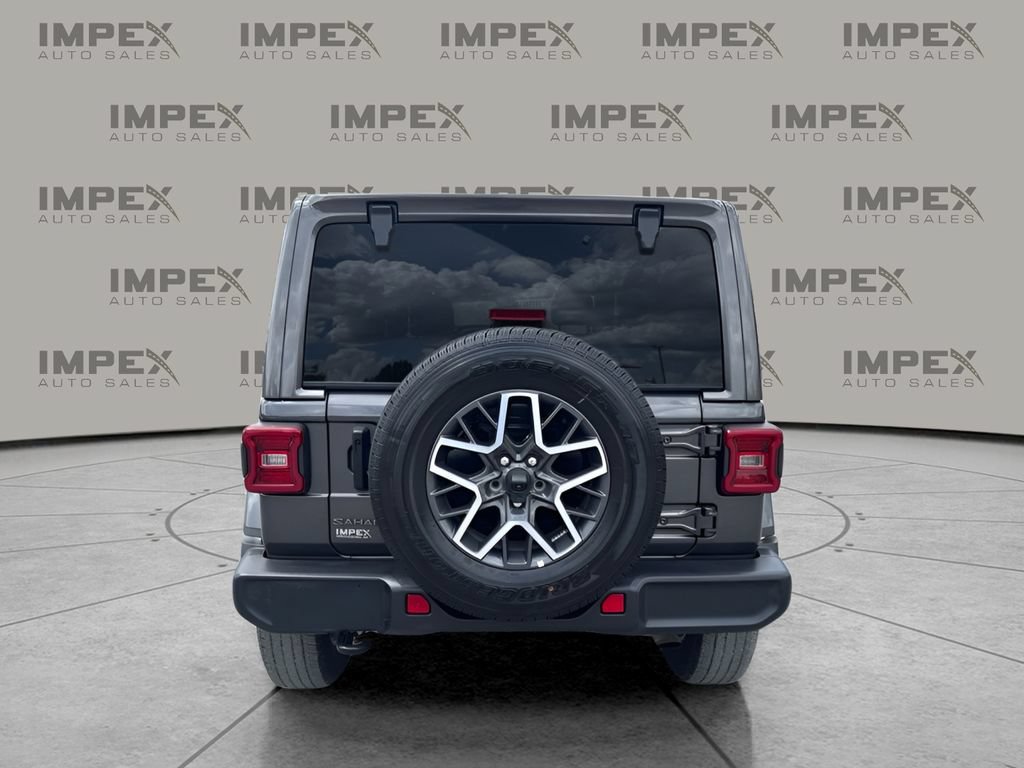 Used 2025 Jeep Wrangler Unlimited Sahara AWD/4WD image 4