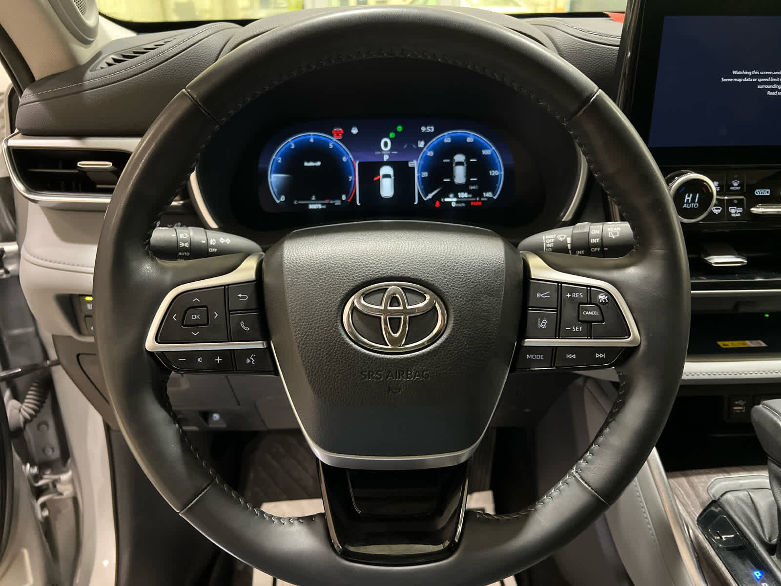Used 2023 Toyota Highlander Limited image 17