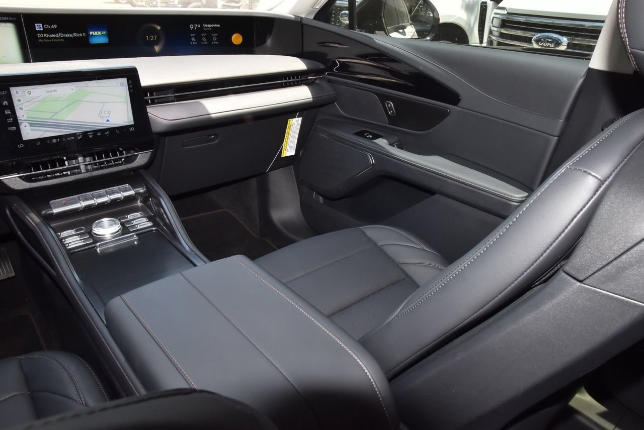 New 2026 Lincoln Nautilus Premier w/ Jet Appearance Package AWD/4WD image 17