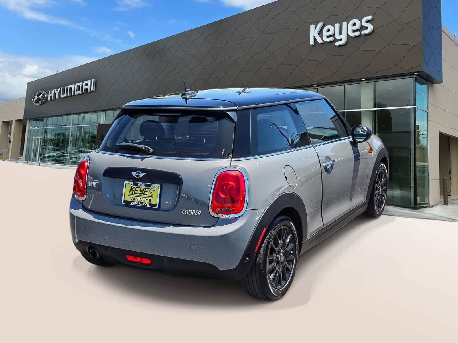 Used 2017 MINI Cooper 2-Door Hardtop FWD image 4