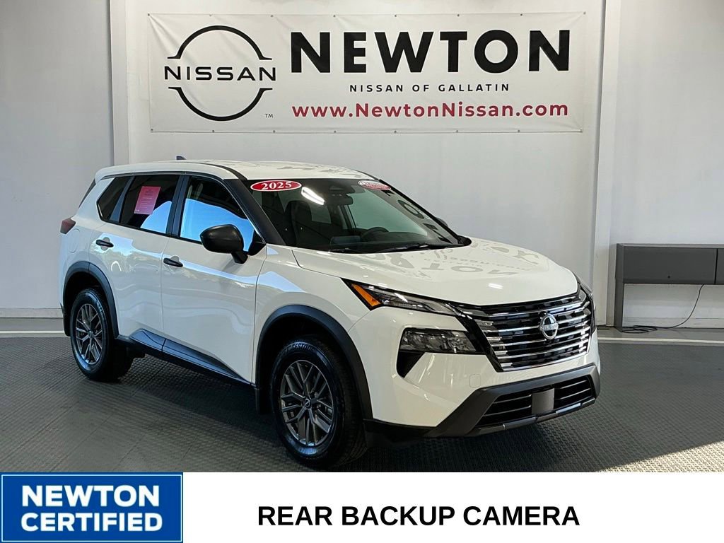 Used 2025 Nissan Rogue S FWD image 1