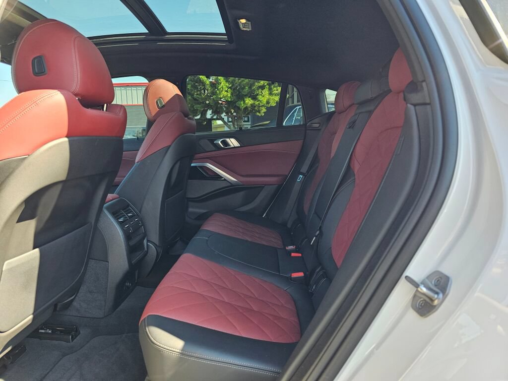 Used 2024 BMW X6 xDrive40i AWD/4WD image 18