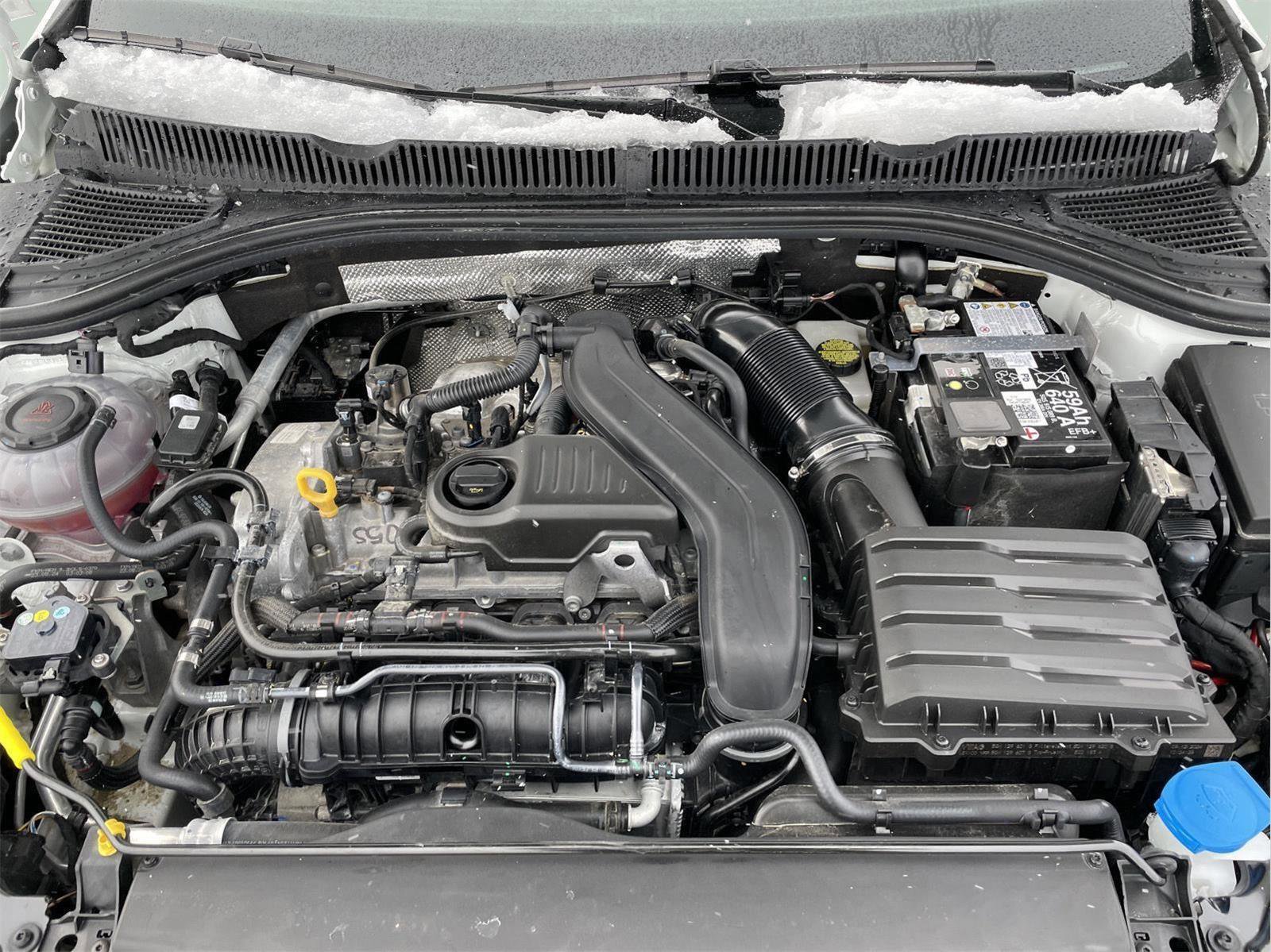 Used 2025 Volkswagen Jetta SE w/ Sunroof Package image 11