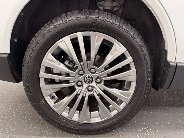 Certified 2023 Toyota Venza XLE AWD/4WD image 21