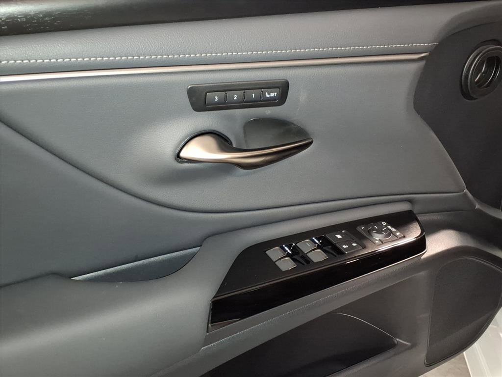New 2025 Lexus ES 350 w/ Premium Package image 4