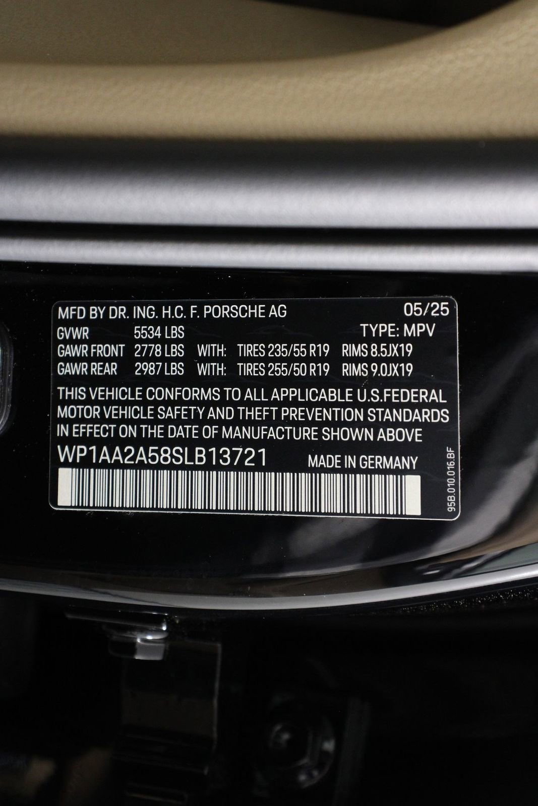 Certified 2025 Porsche Macan image 19