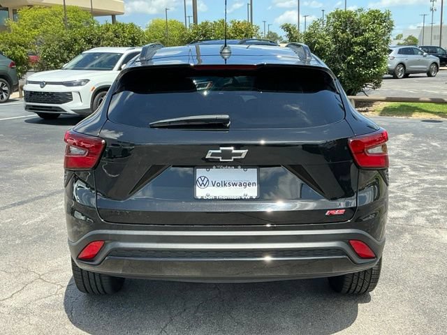 Used 2024 Chevrolet Trax RS w/ Sunroof Package FWD image 4