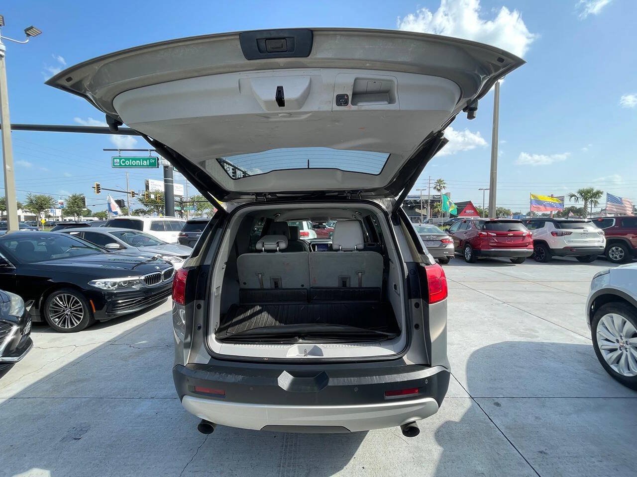 Used 2019 GMC Acadia SLT FWD image 13