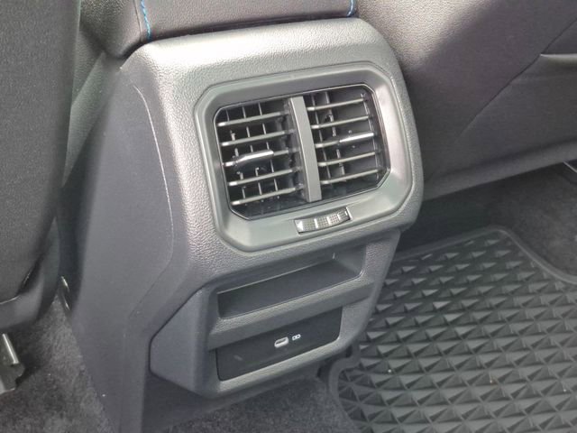 Used 2024 Volkswagen Taos SE image 17