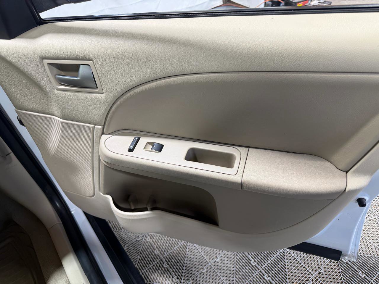 Used 2006 Ford Five Hundred Limited image 13