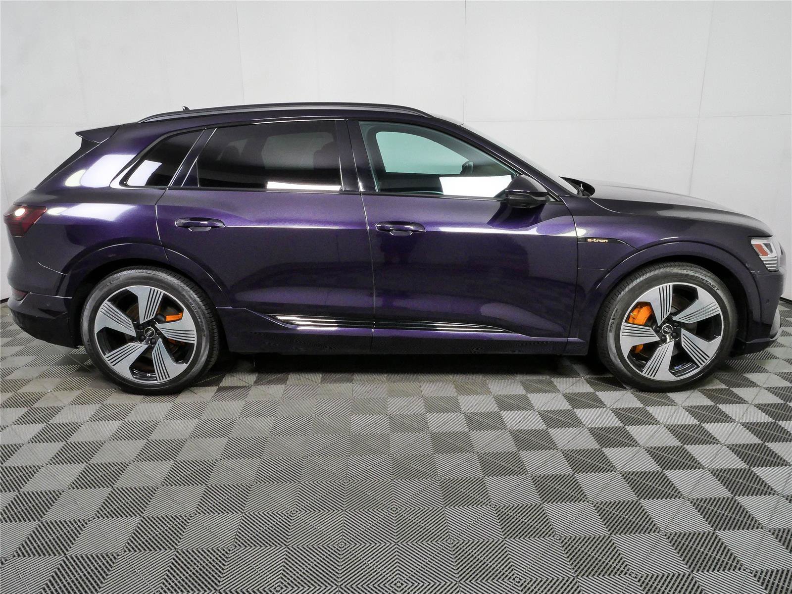 Used 2023 Audi e-tron Premium Plus w/ Premium Plus Package AWD/4WD image 2