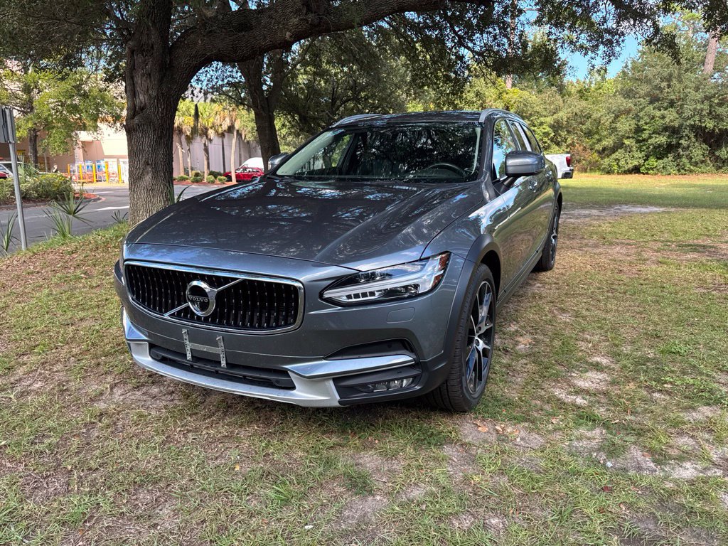 Used 2020 Volvo V90 T6 Cross Country AWD/4WD image 3