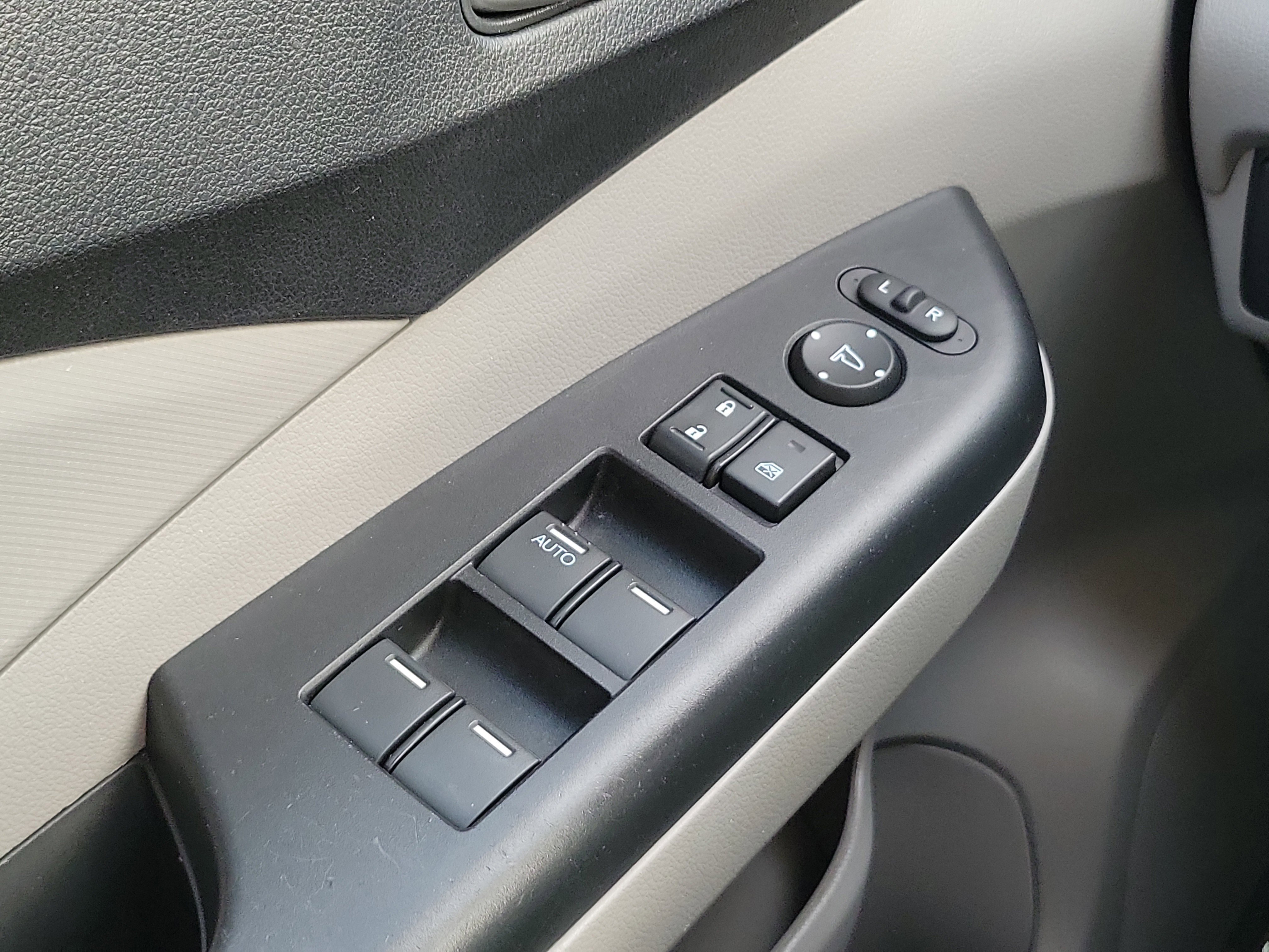 Used 2014 Honda CR-V LX image 29