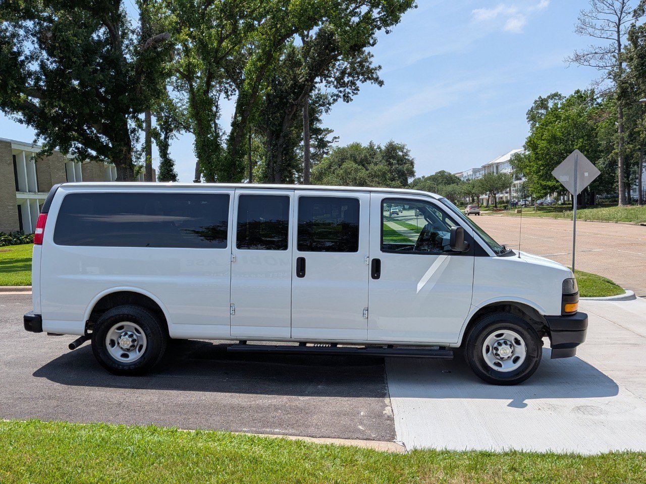 Used 2023 Chevrolet Express 3500 LS RWD image 4