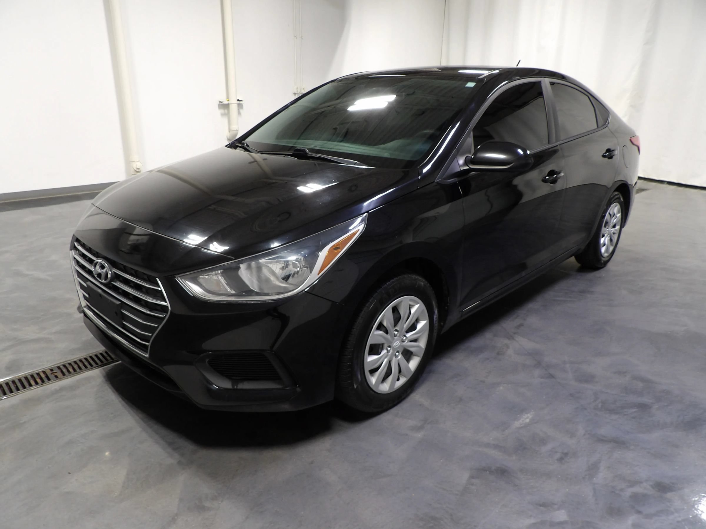 Used 2021 Hyundai Accent SE FWD image 3