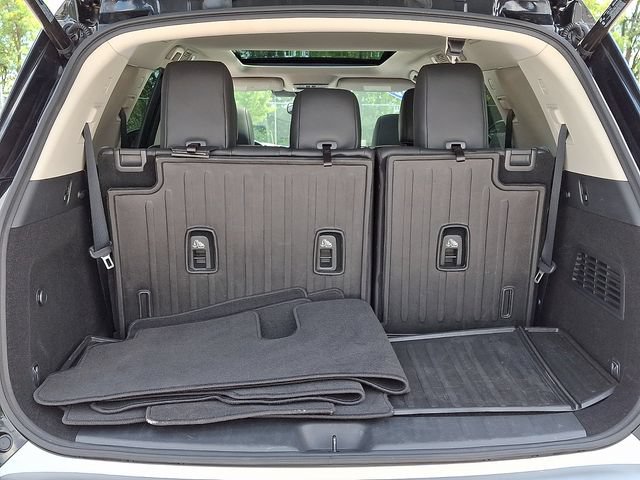 Used 2022 Nissan Pathfinder Platinum w/ Cargo Package AWD/4WD image 30