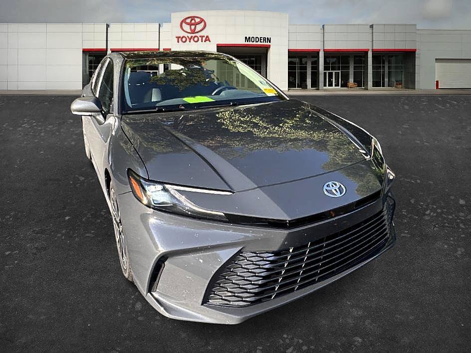 Used 2025 Toyota Camry XLE FWD image 7