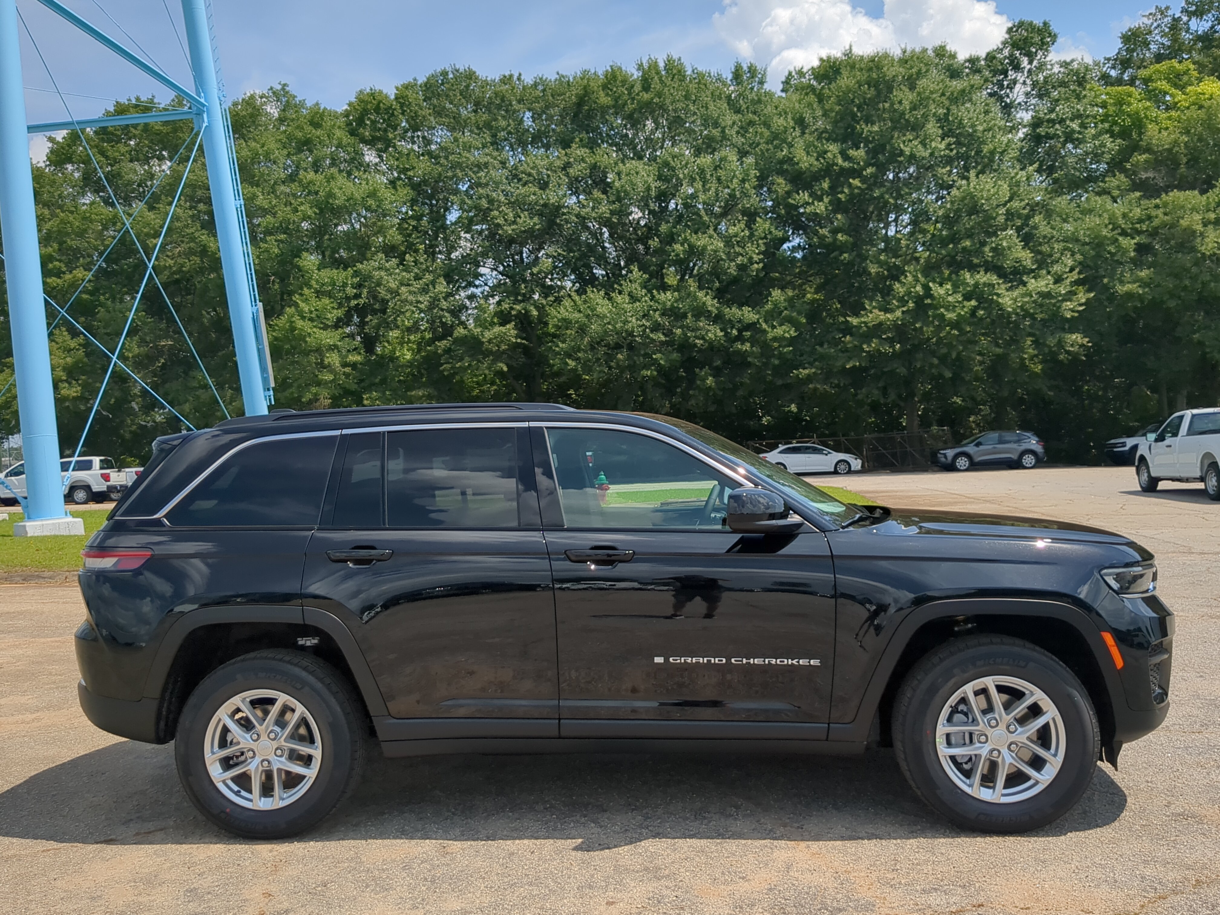 New 2026 Jeep Grand Cherokee Laredo X RWD video 2