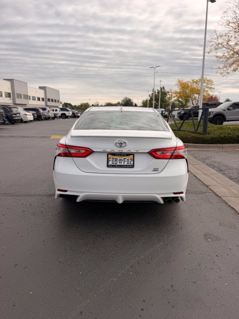 Used 2020 Toyota Camry SE w/ Moonroof Package AWD/4WD image 4