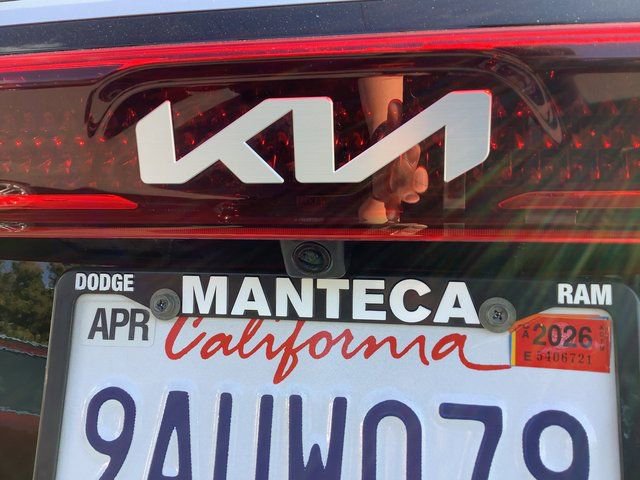 Used 2022 Kia Carnival LX image 29