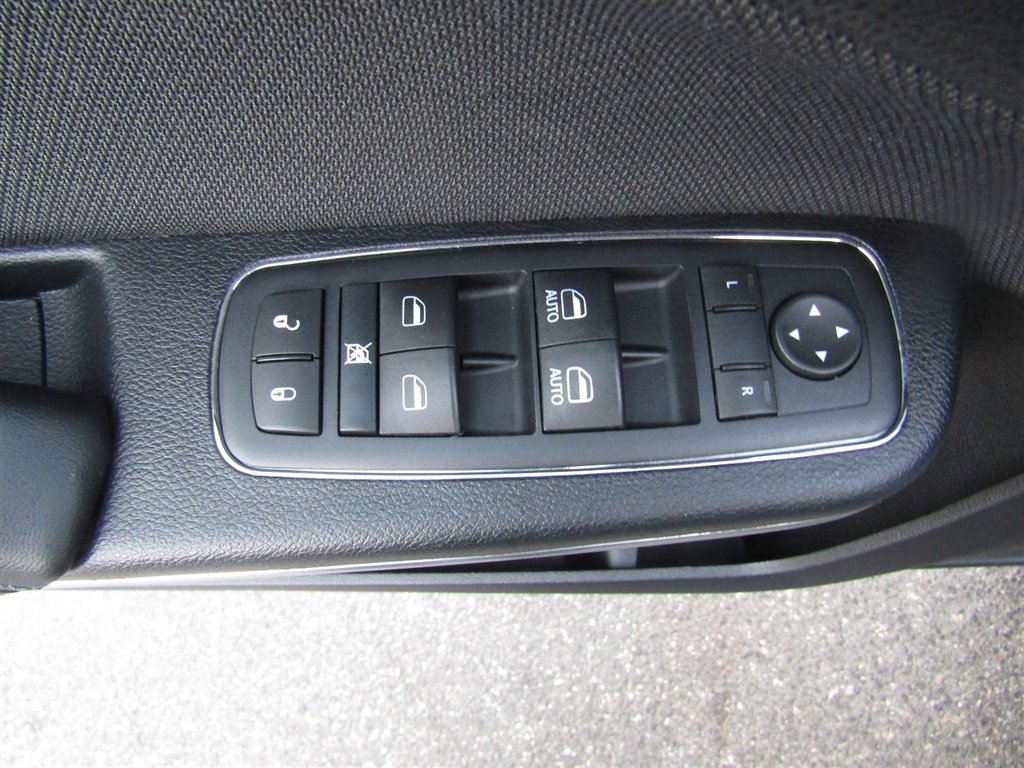 Used 2015 Dodge Charger SE w/ Sport Appearance Group image 20