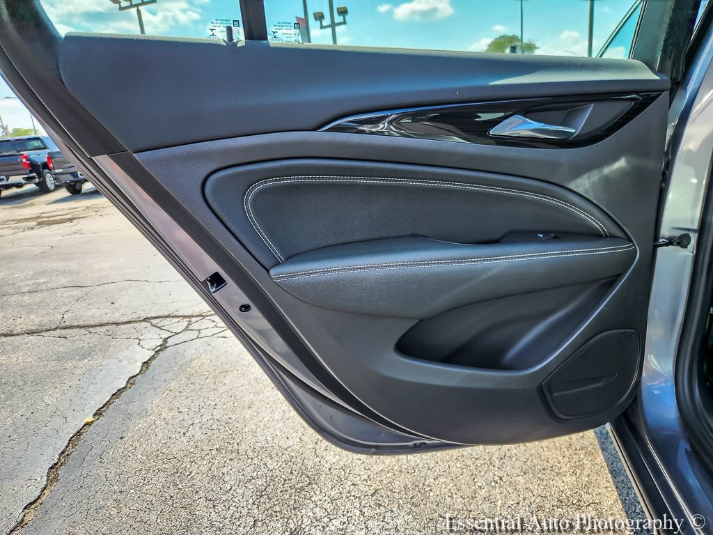 Used 2020 Buick Regal Essence FWD image 17