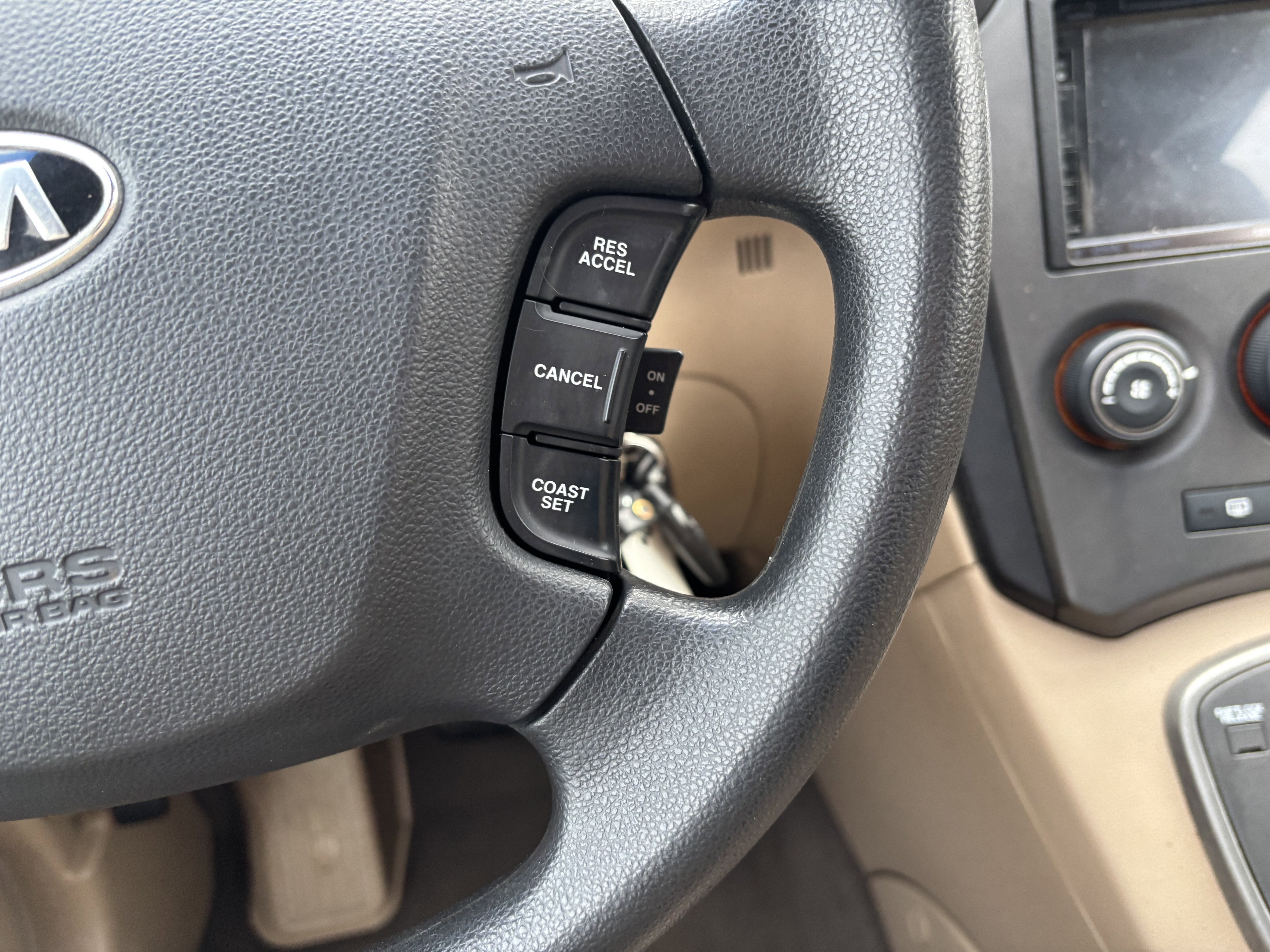 Used 2007 Kia Rondo LX w/ Convenience Pkg image 16