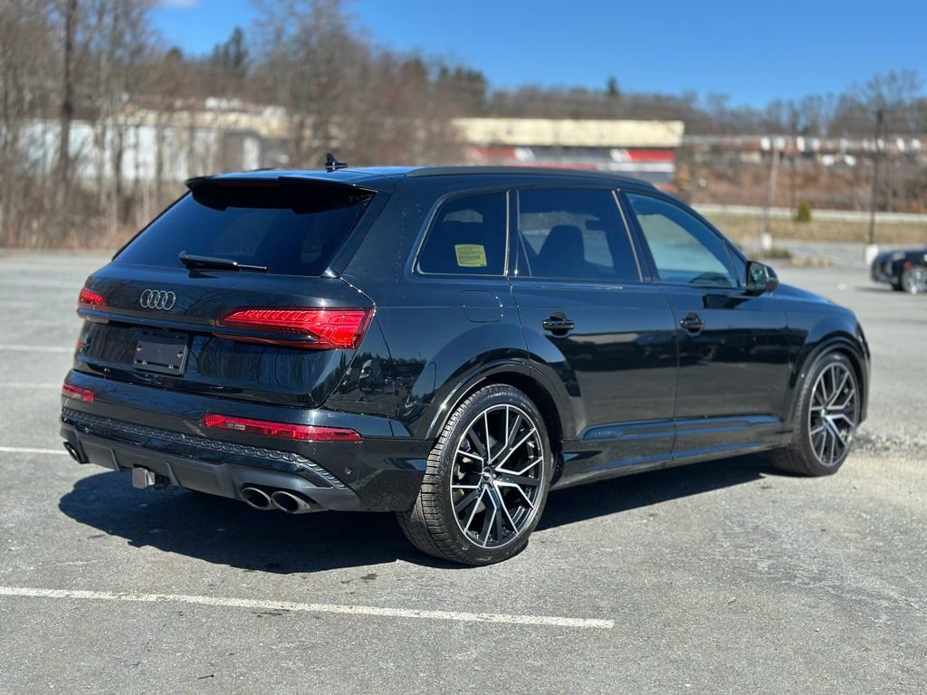 Used 2025 Audi SQ7 Premium Plus w/ Black Optic Package image 7