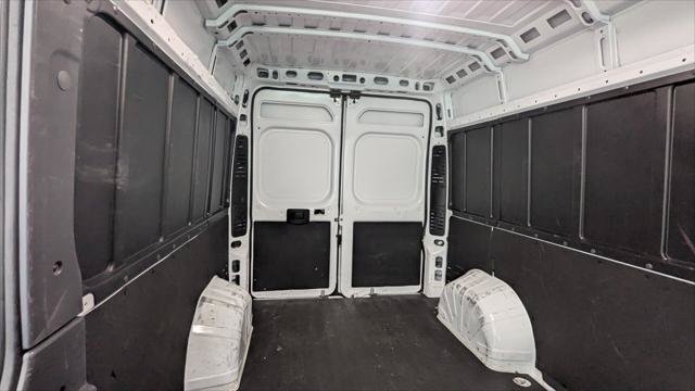 Used 2024 RAM ProMaster 2500 w/ Convenience Group FWD image 17