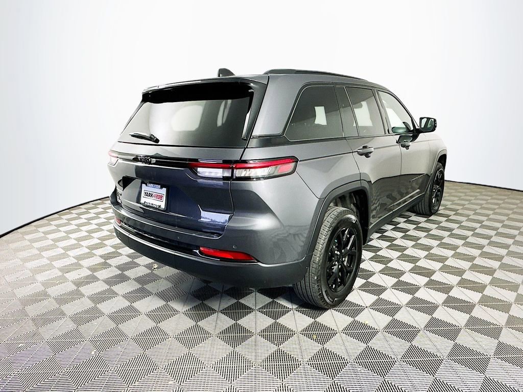 Certified 2024 Jeep Grand Cherokee Altitude image 12