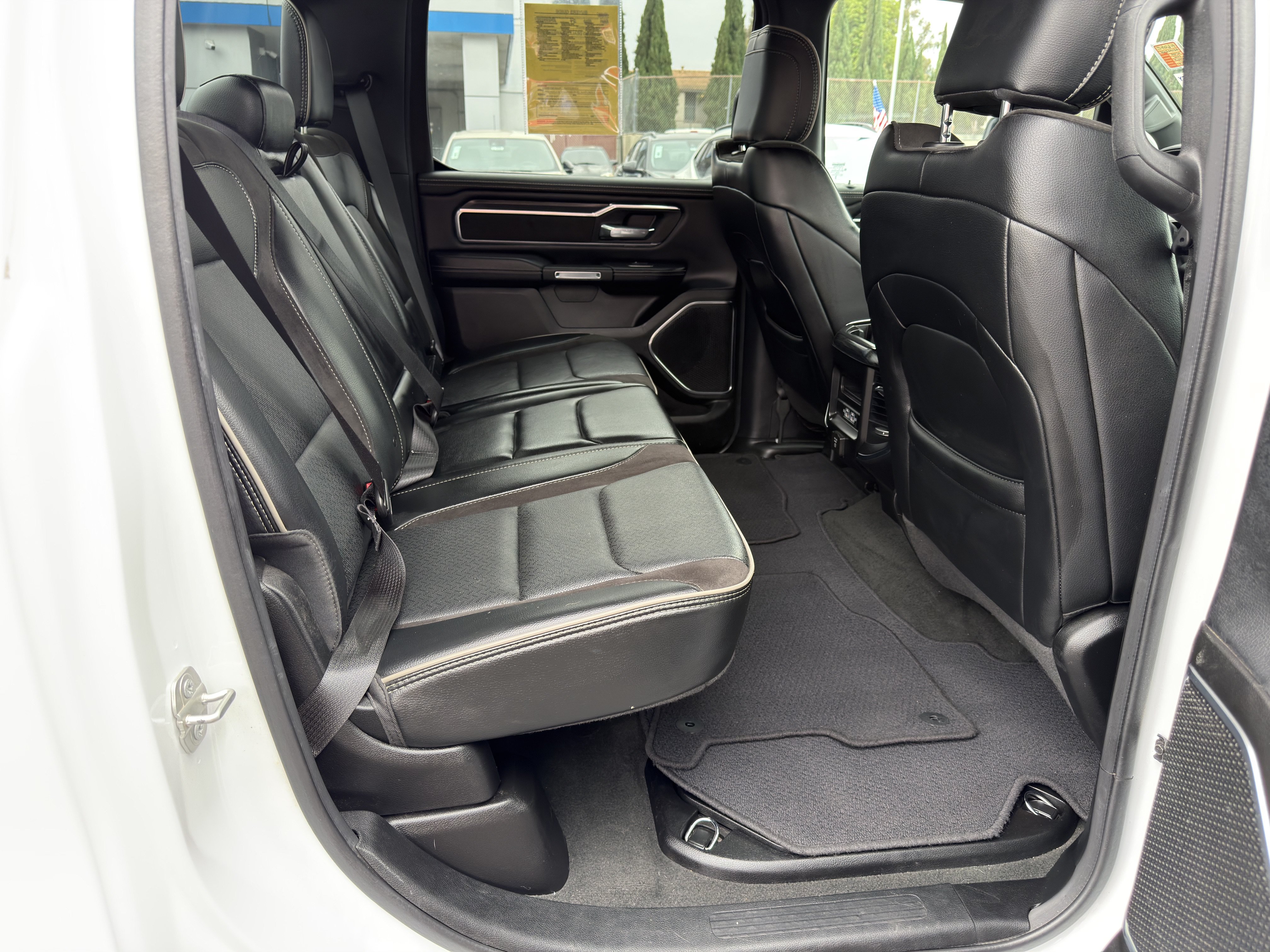 Used 2024 RAM 1500 Laramie AWD/4WD image 12