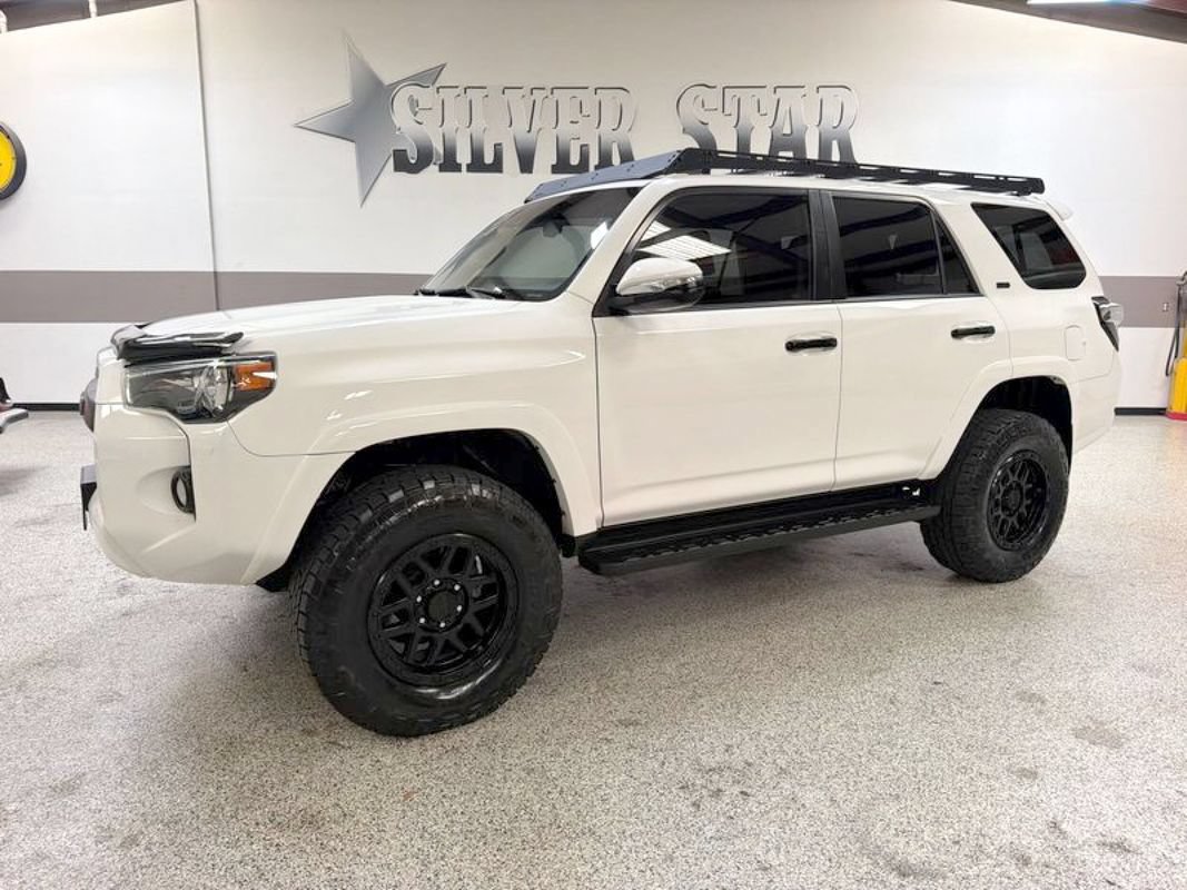 Used 2020 Toyota 4Runner SR5 AWD/4WD image 1