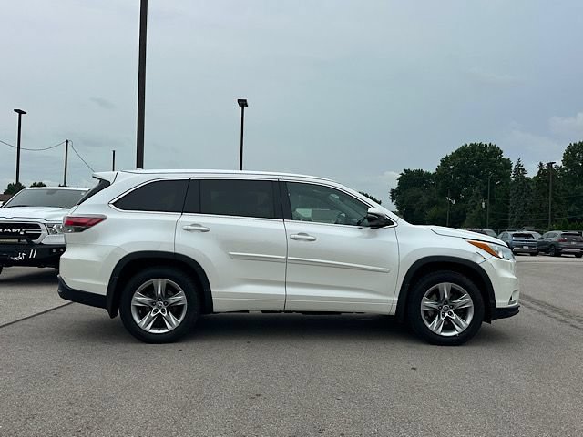 Used 2016 Toyota Highlander Limited w/ Four Season Floor Mat Package AWD/4WD image 9