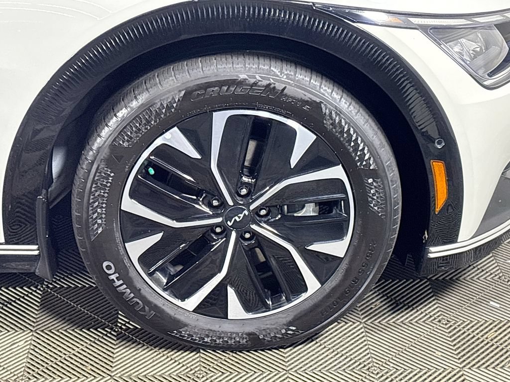 Used 2023 Kia EV6 Wind w/ Wind Technology Package AWD/4WD image 23