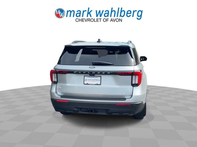 Used 2025 Ford Explorer Active AWD/4WD image 7