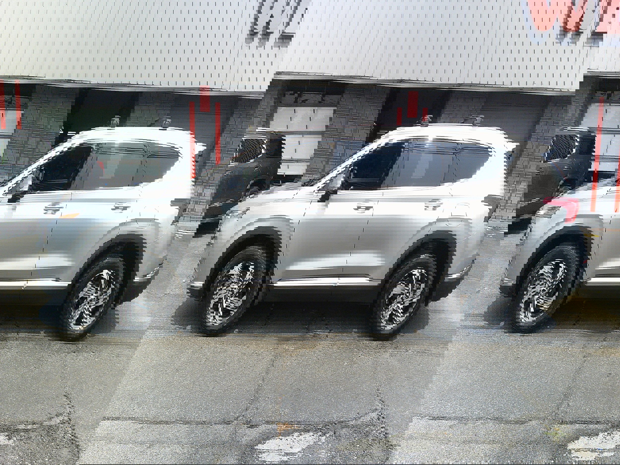 Used 2022 Hyundai Santa Fe SEL w/ Convenience + Premium Package image 2