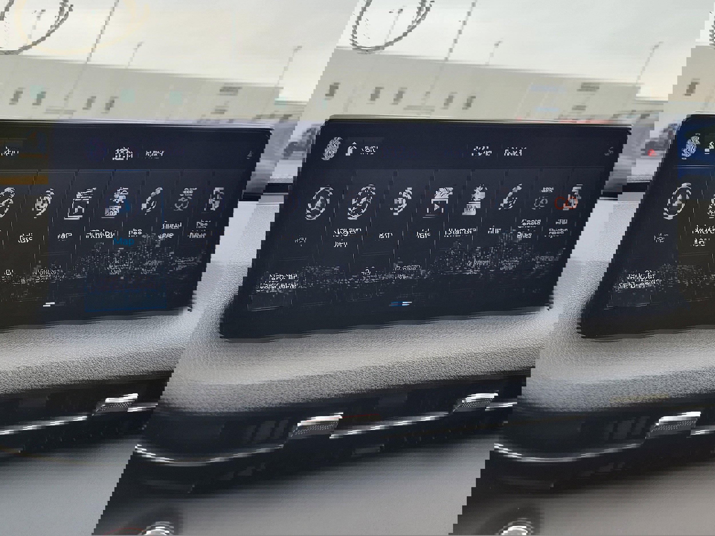 Used 2022 Genesis GV70 2.5T w/ Advanced Package image 21