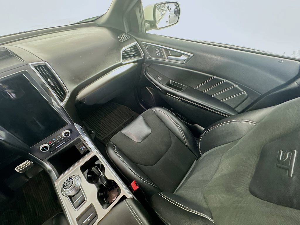 Used 2022 Ford Edge ST image 11