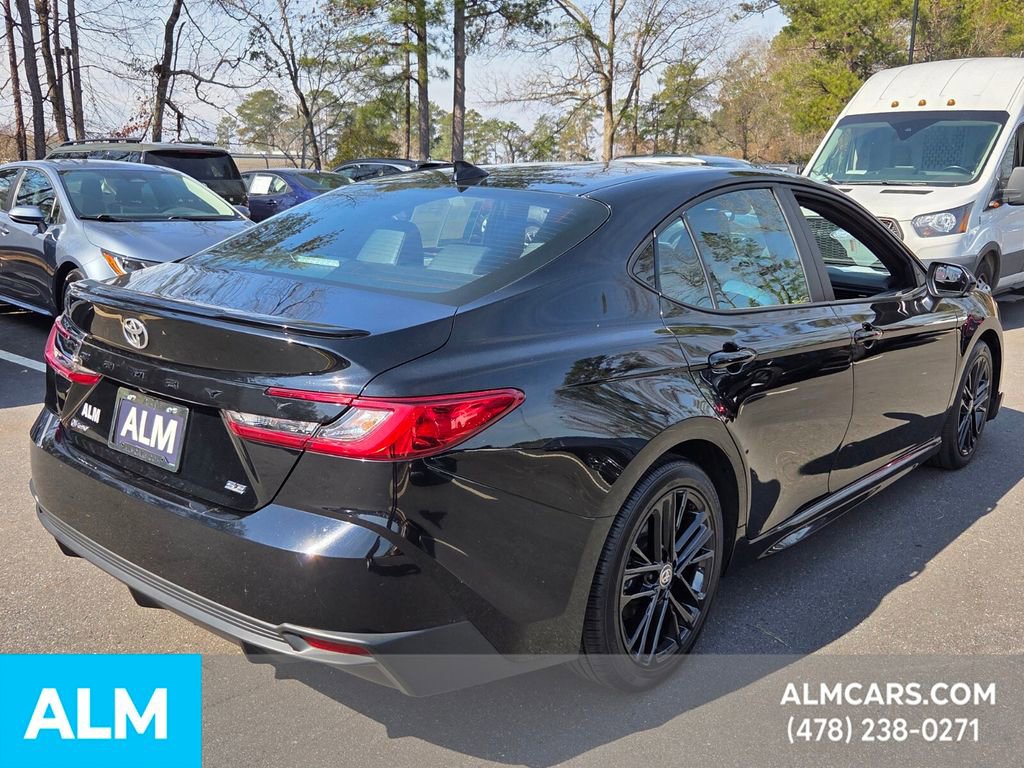 Used 2025 Toyota Camry SE image 6